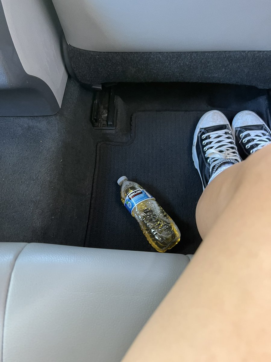 alyxley's tweet photo. ubers in LA are wild https://t.co/HV0wJ6fSFa
