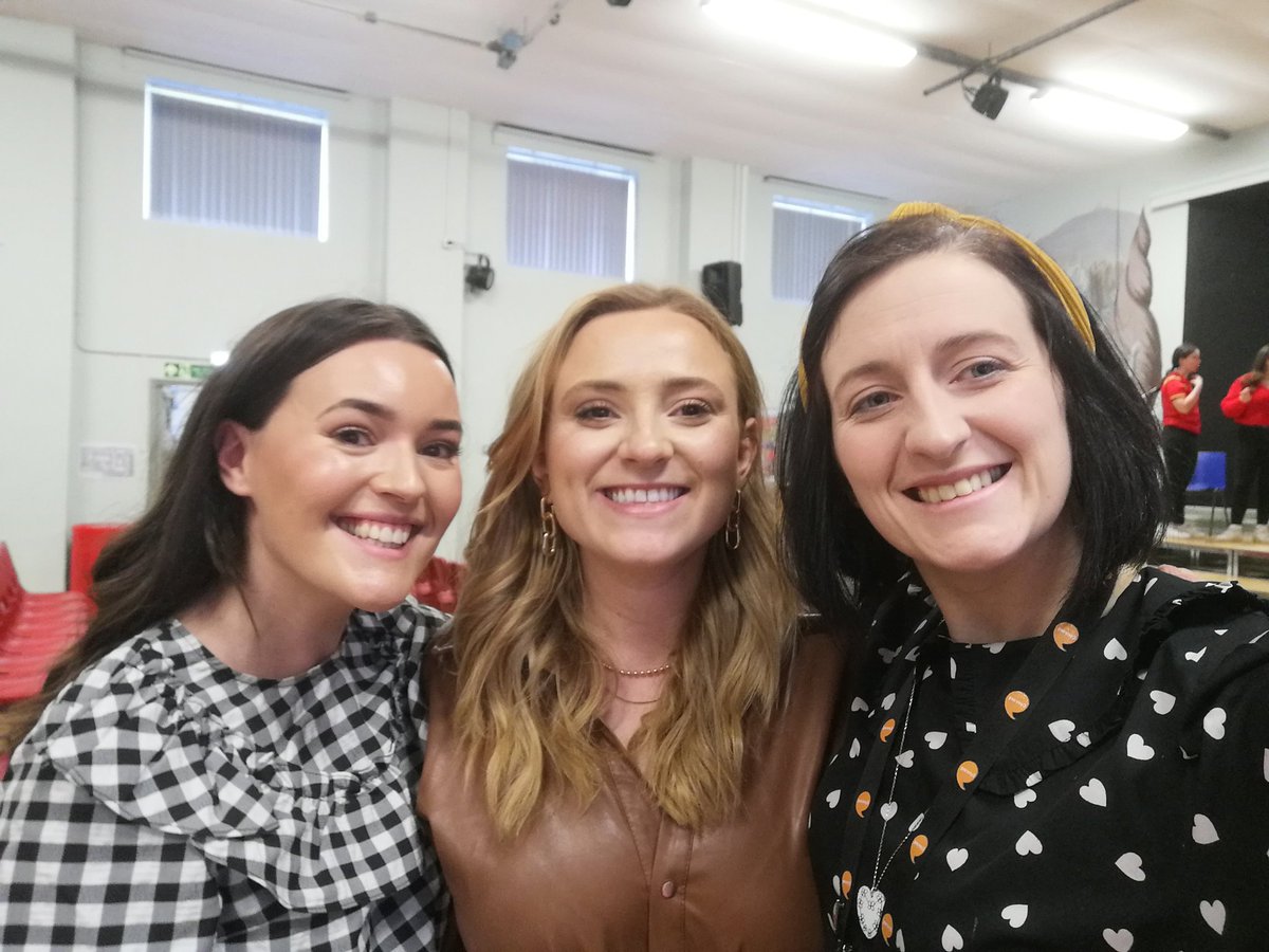 Lyfli cael cyn-ddisgyblion <a href="/CadiBeaufort/">Cadi Beaufort</a> a <a href="/nestjenkins/">Nest Jenkins</a> nôl yn beirniadu yn Eisteddfod yr Ysgol eleni. Lyfli eich gweld a diolch o galon am eich gwaith gwych dros y diwrnodau diwethaf! <a href="/YsgolHR/">宁宁</a> #Teifi #Aeron #Ystwyth