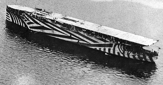 AlcomIsst's tweet photo. @70sscifi The fact that a giant combine harvester needs dazzle camo tells a story all on it own. https://t.co/u5Q2KvIg9a