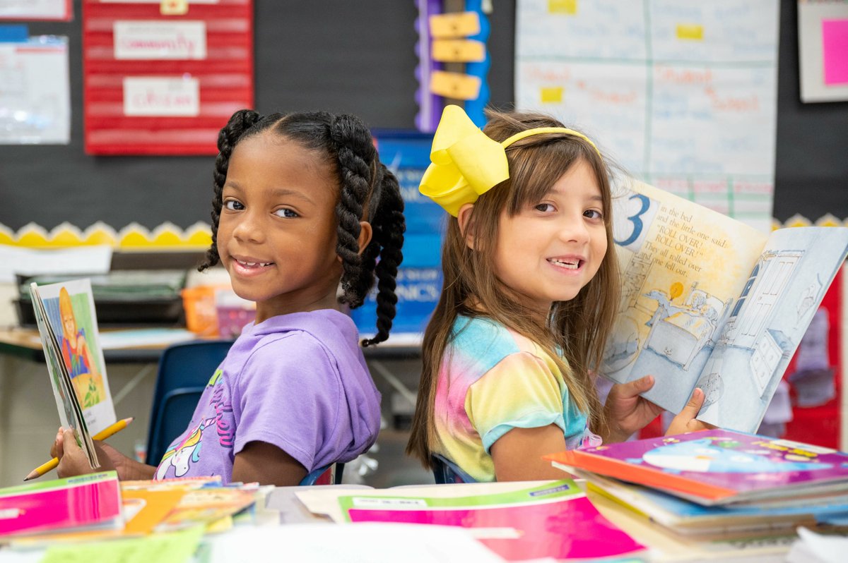 KleinISD's tweet photo. Our first-graders in Mrs. Scharle's class at @GreenwoodKISD were SUPER engaged this morning as they became WORD DETECTIVES! 🕵️🔍 Students practiced recognizing the 'CK' sound at the end of words and worked on identifying the silent 'e' in their books! 📚 Great job, Grizzlies! https://t.co/ognvhZ1zXg