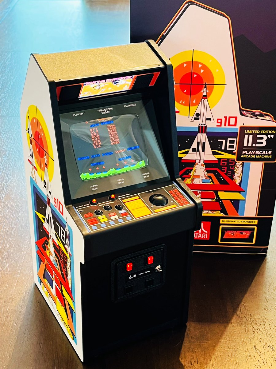 RetroArtBlog's tweet photo. Today’s #MailCall - @NewWaveToys’ latest 1/6 scale arcade cabinet, @atari’s MISSILE COMMAND. Looks and plays great! #RetroGame #retrolifestyle #arcade @ArkRetrocade https://t.co/Pkh2RQj3gW