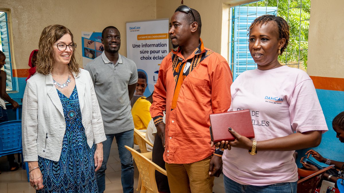 CrossroadsIntl's tweet photo. Our Executive Director Heather Shapter visited Kédougou to meet the staff of the DAMCAM (My Voice, My Health) project working to promote the sexual and reproductive health and rights of vulnerable adolescents in Kedougou.

#IAmACrossroader #genderequality #DAMCAM #womensrights https://t.co/QIfWhQaQT1