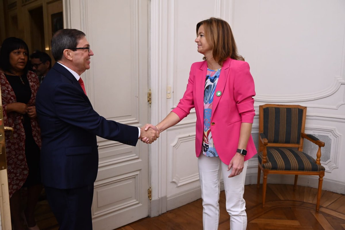 Conversé con la ministra de Asuntos Exteriores de la República de Eslovenia, @tfajon. Expresamos la disposición a impulsar el diálogo político y la cooperación entre nuestros países 🇸🇮🇨🇺.