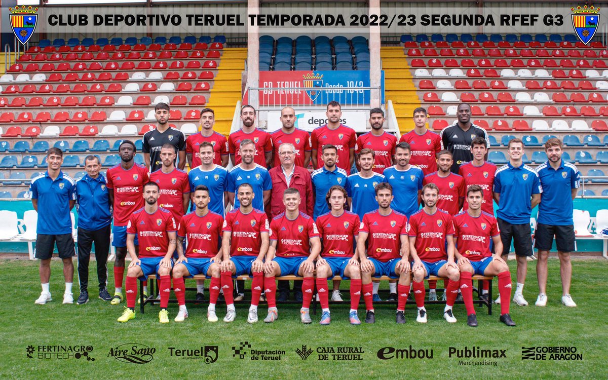 TeruelCd's tweet photo. 📸 𝗙𝗢𝗧𝗢 𝗢𝗙𝗜𝗖𝗜𝗔𝗟 𝟮𝟮/𝟮𝟯 

Esta es la foto oficial del @TeruelCd de la temporada 2022/23. 

👏🏼 Gracias a nuestros principales patrocinadores por vuestra inestimable colaboración para que podamos lograr nuestros objetivos.

¡Vamos Teruel! ❤️💙 https://t.co/vZFkYb1rBu