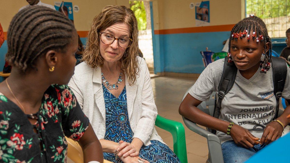 CarrefourIntl's tweet photo. Notre Directrice générale Heather Shapter a effectué une visite à Kédougou pour rencontrer le personnel du projet DAMCAM (Ma Voix, Ma Santé) et contempler leur projet sur la santé sexuelle et reproductive des adolescent.e.s vulnérables de Kédougou.
#JeSuisCarrefouriste #DAMCAM https://t.co/dAqrPP05Xs