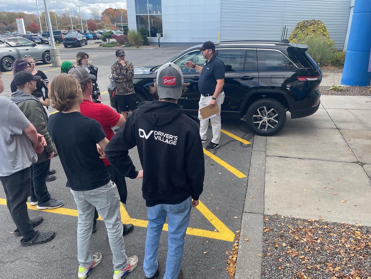 MFitzTeach's tweet image. How do I afford a car…like right now? Seniors took a field trip to Drivers Village to talk to Ryan about just that! @driversvillagecny #financiallit #iteachmath #ilovemyjob