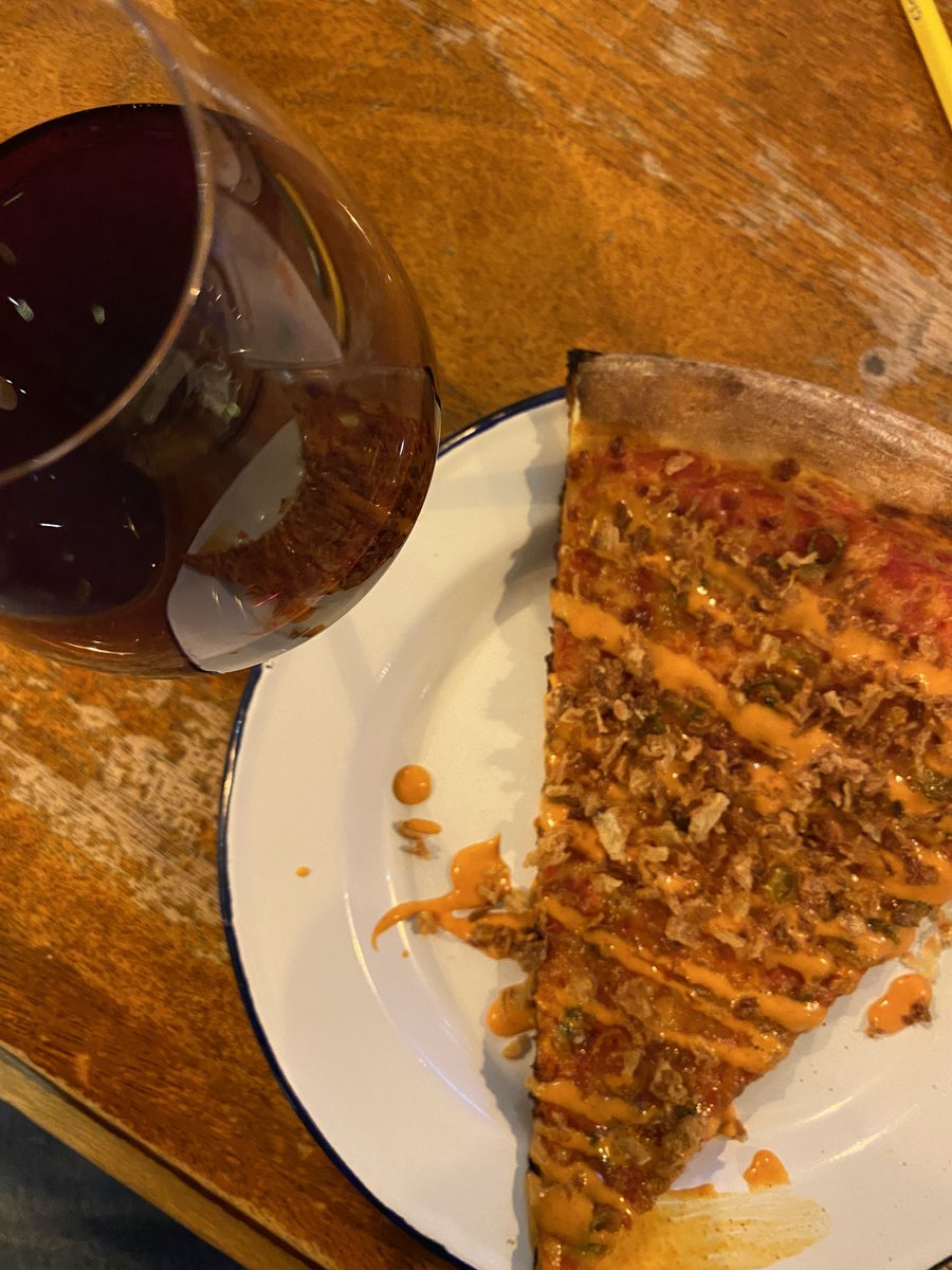 MeatOneVegBlog's tweet photo. Went @peacersliceshop because I’m a man of exceptional taste https://t.co/BZM8wDzV0W