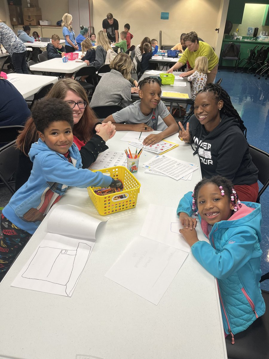 YT_Elementary's tweet photo. Fun Evening Learning Together at Kindergarten Literacy Night! https://t.co/XtC2IrLabM