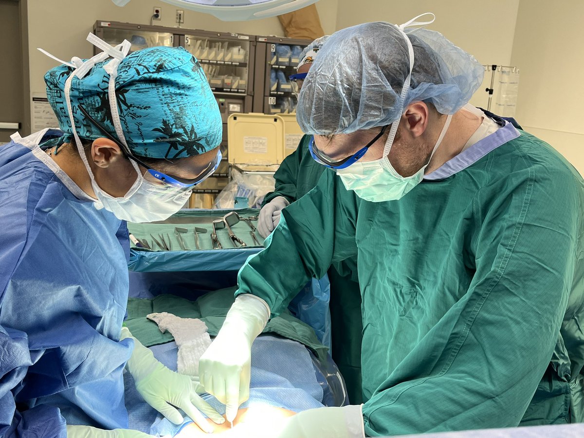 SJKesseli's tweet photo. @DukeSurgRes Intern @DavidTylerSeve1 and @Iceiceiceon crushing some hernia repair today at DRaH. #RivesStoppaShowStoppa https://t.co/WoEf7qOULj