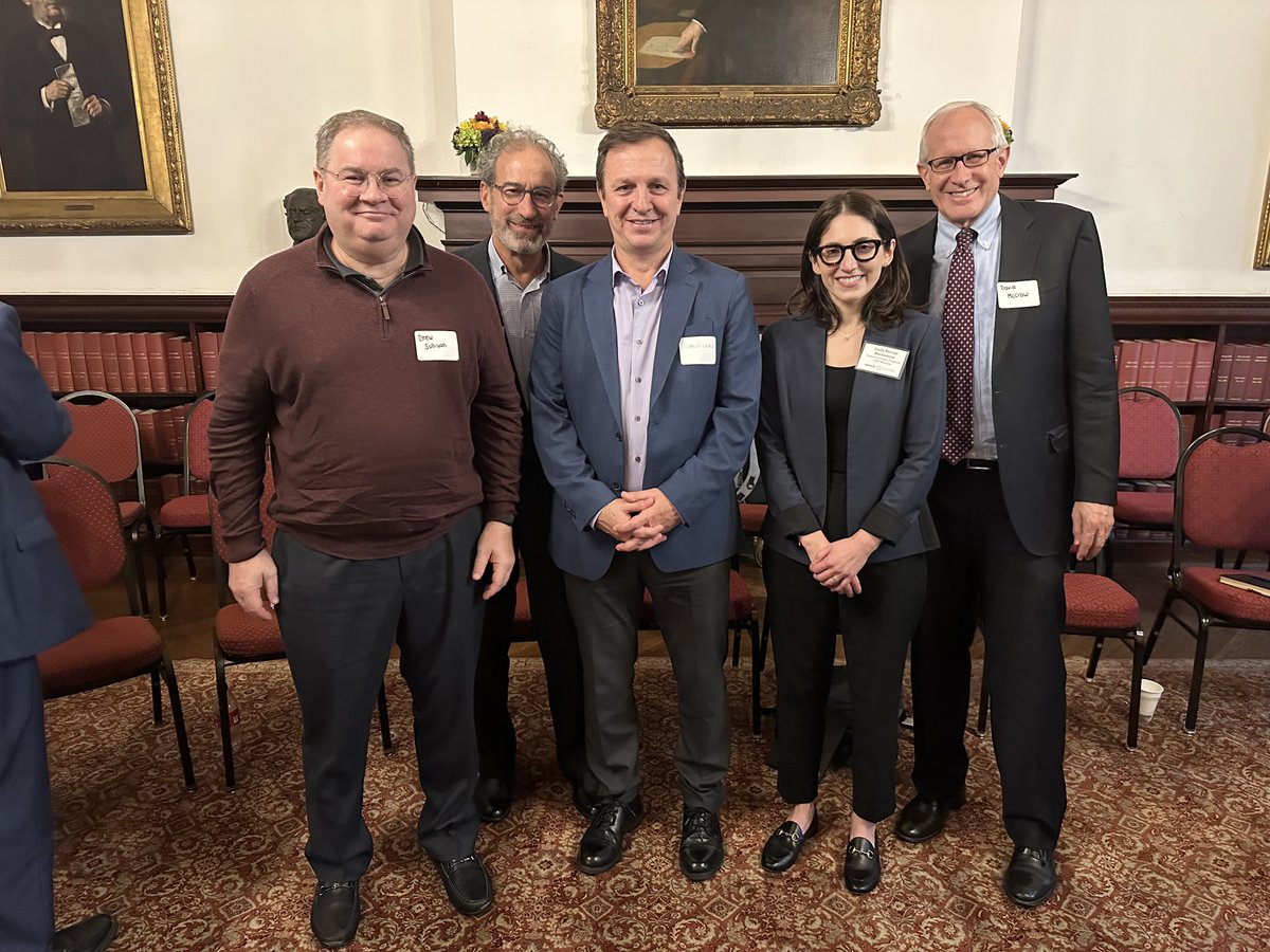 VanceCenter's tweet photo. Our 5th session just concluded on protecting and promoting journalism. We were lucky to be joined by:
Drew Sullivan, @DrewOCCRP
Carlos Lauria, @CarlosMLauria
David McCraw, @davidmccraw
#VC20TH https://t.co/pquZnfY58O