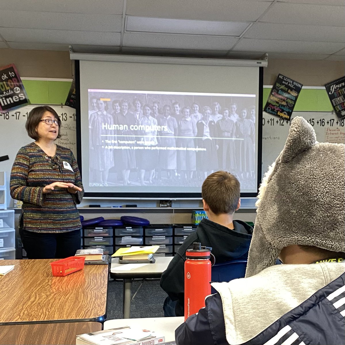 JCCC professor of computer science, Perla Weaver presented this morning to 5th/6th graders in the SEEK program @SunflowerSMSD. We learned about the history of how people solve problems using computers. Humans were the 1st computers and WW2 ads used to say “Now hiring computers.”