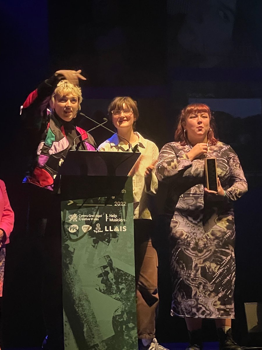 The Winner of the Welsh Music Prize 2022 is…
Ennillydd y Wobr Gerddoriaeth Gymreig yw…
ADWAITH for Bato Mato