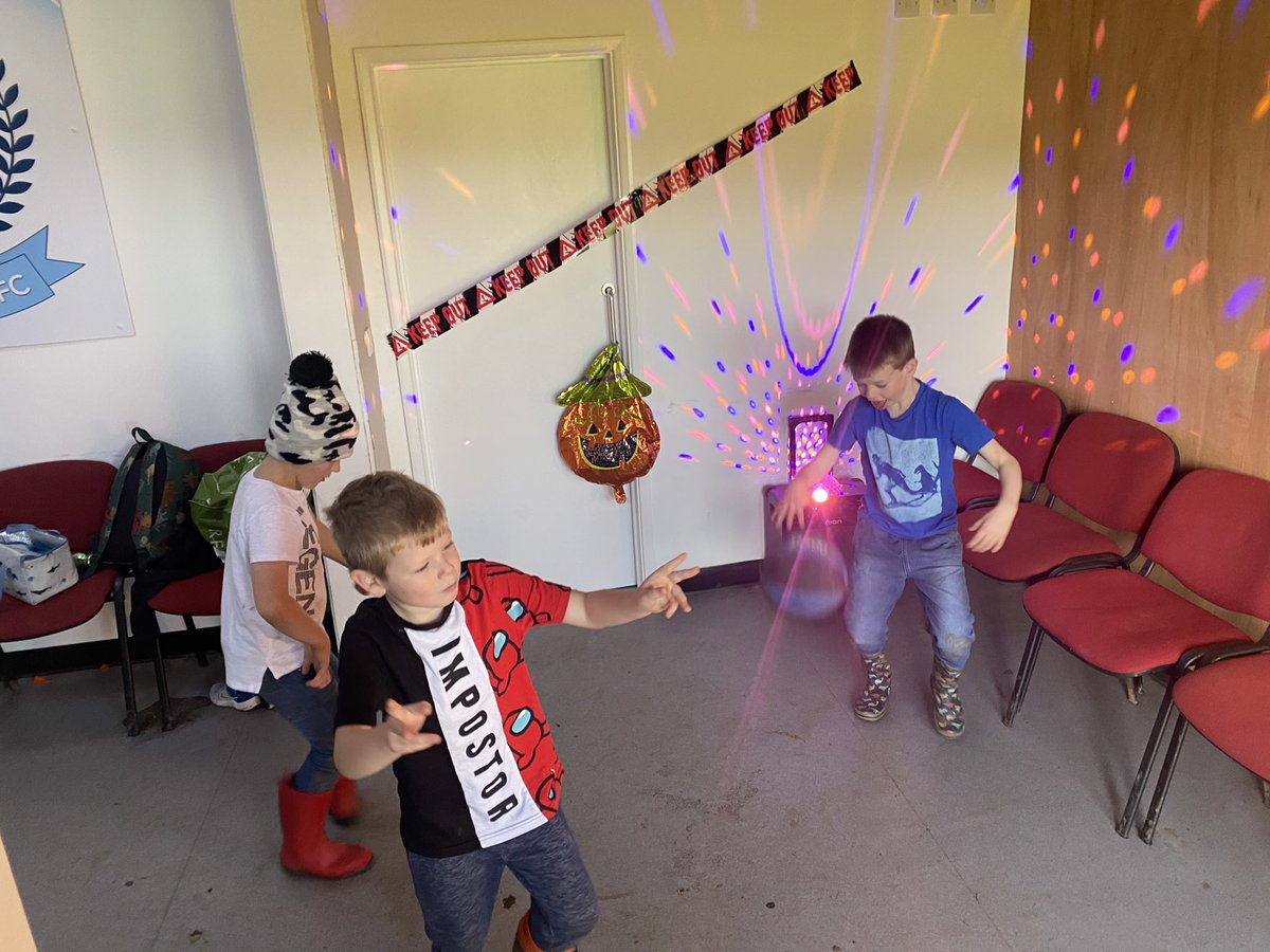 FOBNorthEast's tweet photo. π§ββοΈDay 3 - Fobne holiday club
Pumpkin carving, art, dancing, football, spooky sweet treasure hunt, more fun, smiles & an early morning rainbow πβ½οΈπΉππ¬π #pumpkincarving #holidayclub #fullofbeans #fobne https://t.co/QYQFhWfsGC