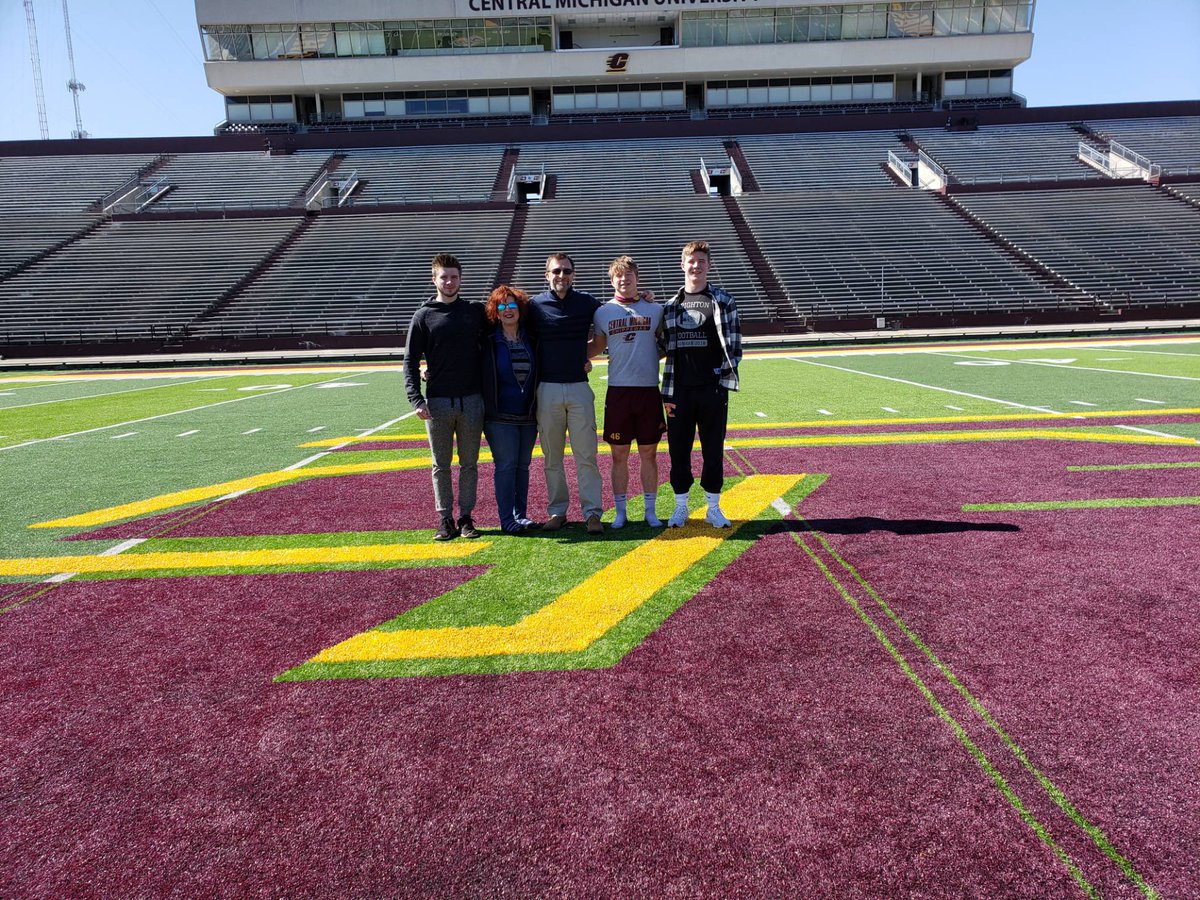 riddle_cade's tweet photo. After a great talk with @Coach_MasonCMU I’m excited to announce I’ve received a PWO to play at CMU. I’d like to thank all the coaches and my brother Cole for this great opportunity. #Fireupchips @CoachMcElwain @godogs_football @11MadDogs @ColeRiddle44 https://t.co/HRC5y9ARwG