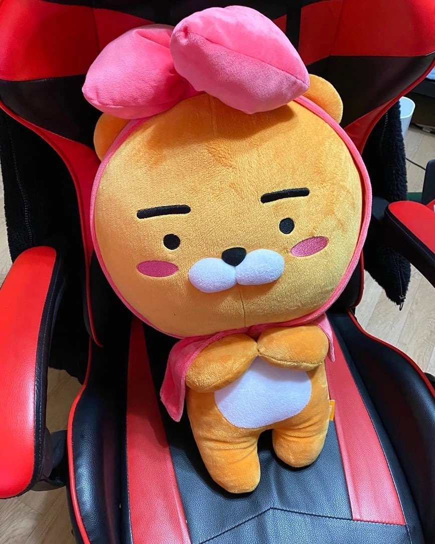 underaffair's tweet photo. Usaré #our猫𝔠at𝑤een para decir que aunque no lleve disfraz este peluche para mi novia está poseído y quien no le felicite el cumpleaños será brutalmente atacado hasta que ripee. 🌞 No es broma por el #𝔐irei𔘓sp𝕠𝕠ky𝑏d haría culaquier cosa! :9

𝟷𝟷th 𓂃𓈒 𖧷 ˙ 𝔣at𝕦i #𝚛ené https://t.co/YPBVmEWLud