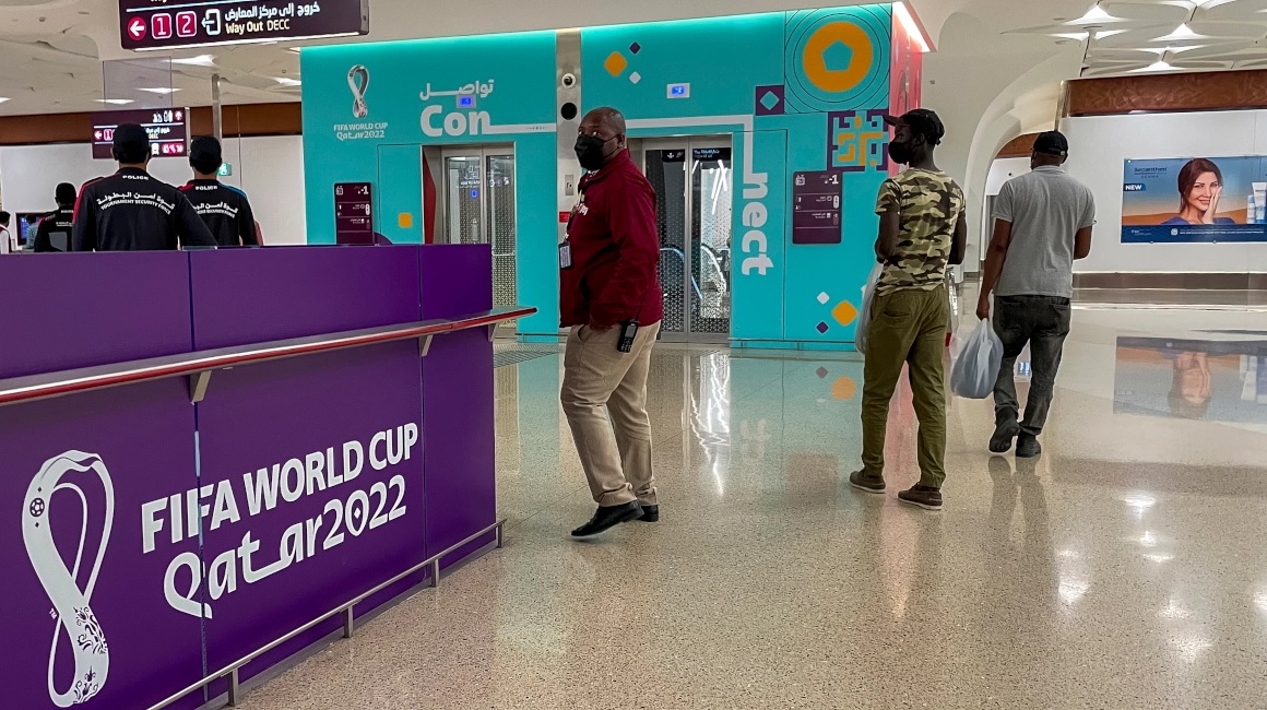 SIN24Horas's tweet photo. Catar elimina la prueba PCR para los aficionados del Mundial de la FIFA. #noticiassin #PCRG #MundialdelaFifa https://t.co/WihN4niVLl https://t.co/iLEvKGrGo3