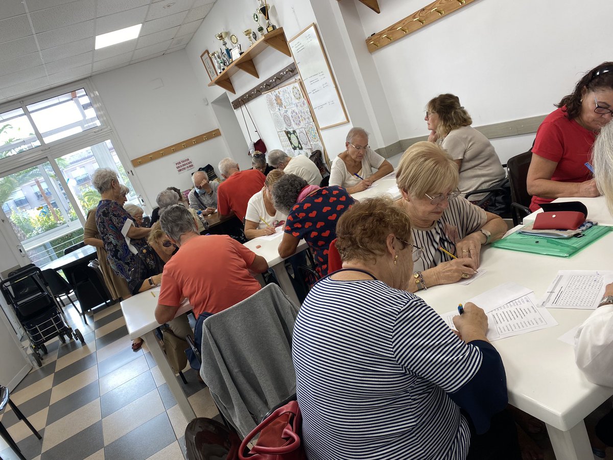 jerusalen_torra's tweet photo. “TallerEntrenamentMemòria”avui parlem etapa vellesa:Q representa fer-se gran?i q podem millorar en la vida dels👨🏽🦳👵🏻?cerquem eines q ens ajudi a decidir com envellir,amb dignitat i respecte #HistoriesdeVida #ProjectesdeVida aprenent cada dia I seguim…#RodadeBera #LlarJubilats https://t.co/Mc8FJNt6vc