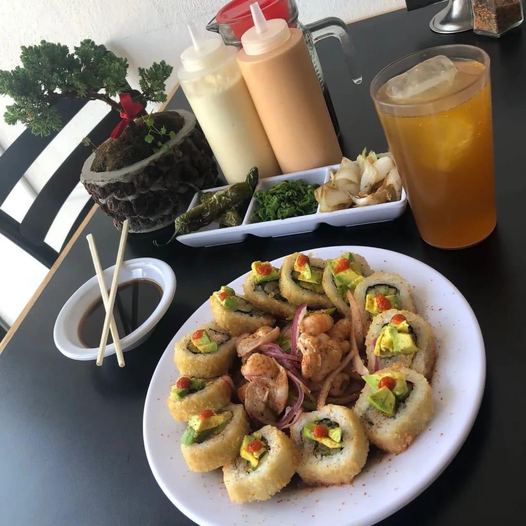 tragonautamx's tweet photo. Sushi y mariscos al estilo sinaloense🤩 

En Plaza Terranova Blvd. Hacienda el #Jacal en #Querétaro, podrás encontrar “Q-roll sushi” con magníficos platillos. 🍣 🦐 

Puedes ir con amigos y pedir una charola para compartir a un precio inigualable 🙌🏼 https://t.co/RIEY8Uje1I