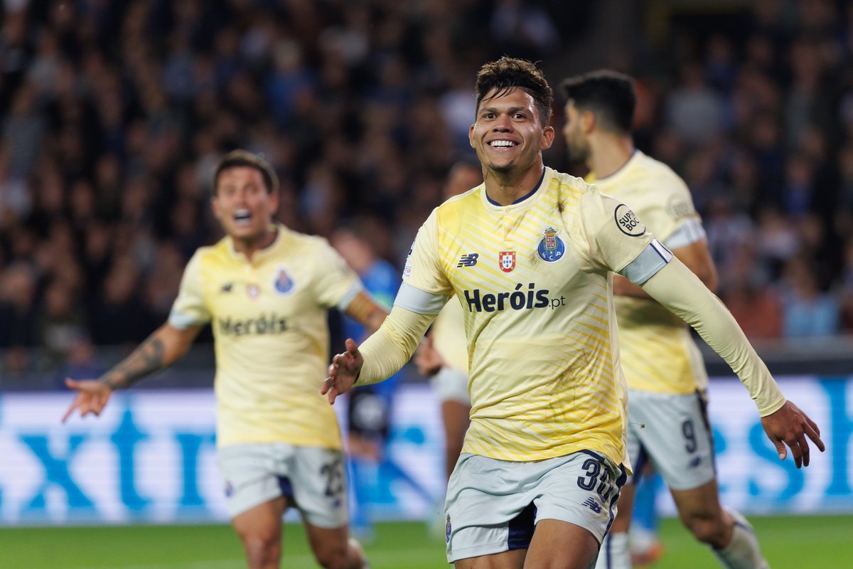 ActuFoot_'s tweet photo. OFFICIEL ! Le FC Porto se QUALIFIE pour les huitièmes de finale de la Ligue des Champions ! ✅ https://t.co/Swesru27hy