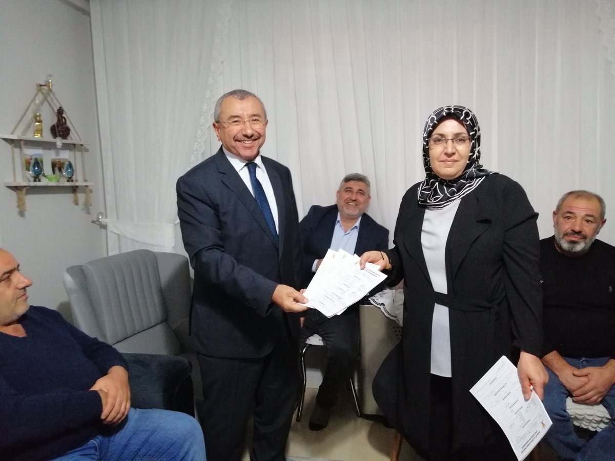 enginatalar52's tweet photo. Ataşehir İlçe Başkanımız Sn. @bbismailerdem 'in Hikmet Çalışkan ziyaretinde üye katılım süprizi yapıldı. Başkanımıza üye katılım formları taktim edildi.
Çalışmalarından dolayı Çalışkan ailesine teşekkür ederiz. @h_ibrahimyazici @Ugurakkaya66 @gulak58 @GulayseDurak @osmanlitoruunu https://t.co/7fxKu8gsL2