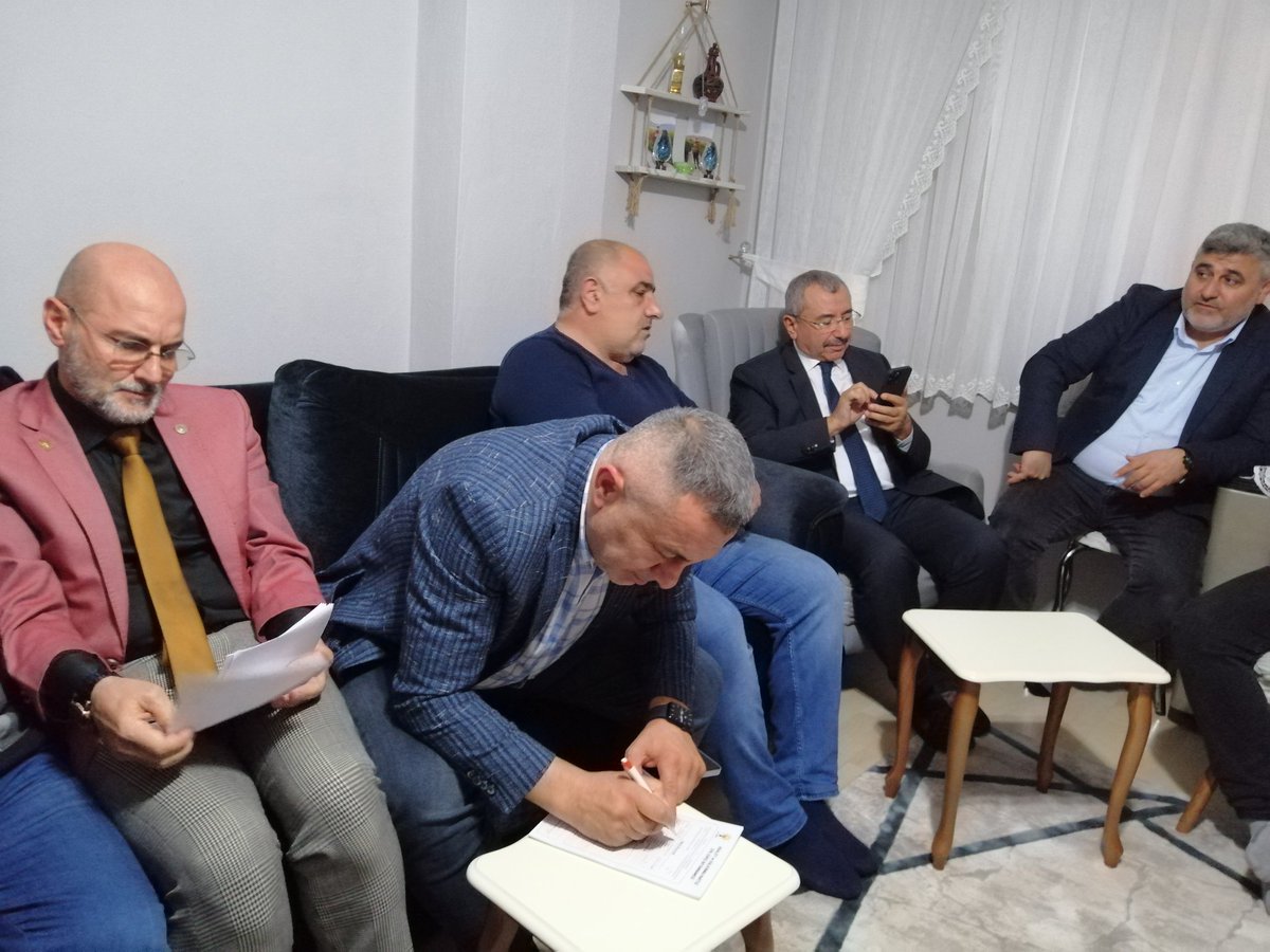 Ataşehir İlçe Başkanımız Sn. <a href="/bbismailerdem/">İsmail Erdem</a> 'in Hikmet Çalışkan ziyaretinde üye katılım süprizi yapıldı. Başkanımıza üye katılım formları taktim edildi.
Çalışmalarından dolayı Çalışkan ailesine teşekkür ederiz. @h_ibrahimyazici <a href="/Ugurakkaya66/">Uğur Akkaya</a> <a href="/gulak58/">GülAkgüç58🇹🇷🇹🇷</a> <a href="/GulayseDurak/">Gülayşe Durak</a> <a href="/osmanlitoruunu/">Abdulbari Işıldar 🇹🇷 🐺🇹🇷YALNIZ KURT</a>