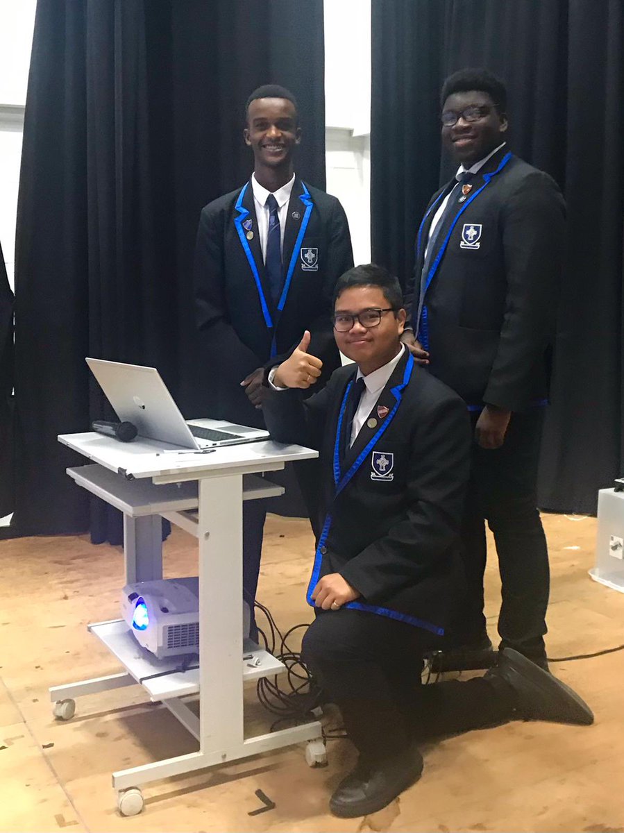 Science_HCross's tweet photo. Our young STEM leaders hard at work 💪🏻 🍬 🎤 💻 https://t.co/dLDH5f59Kd