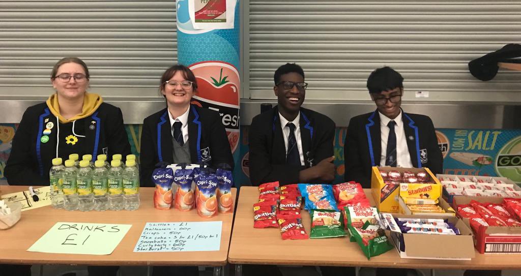 Science_HCross's tweet photo. Our young STEM leaders hard at work 💪🏻 🍬 🎤 💻 https://t.co/dLDH5f59Kd