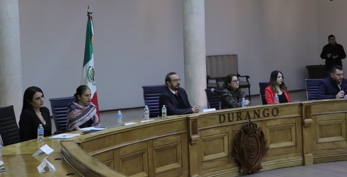 Reunión de enlaces para la Declaratoria de Alerta de Violencia de Género vs. las Mujeres con autoridades de <a href="/CONAVIM_MX/">CONAVIM_MX</a> 

Como <a href="/gobdgo/">GobDgo</a> es nuestra responsabilidad garantizar la seguridad de mujeres, niñas y adolescentes  

Ante la violencia actuaremos con determinación y firmeza.