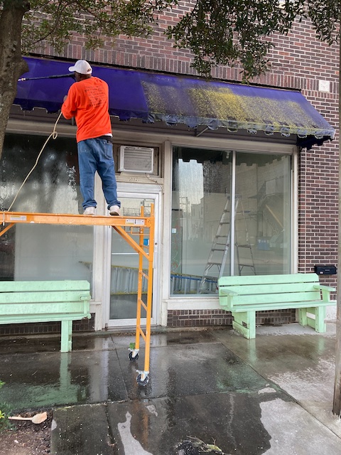 HolyMolyTemple's tweet photo. We're back! Working on the building, enjoying Delta sunsets, gobbling up the plate lunch deals in Clarksdale, seeing the amazing street art, and spending time with friends and family! #America #Americanamusictriangle #folkmusic #folkblues #rootsmusic #art #street #folkart #music https://t.co/bsx7Y7TLdo