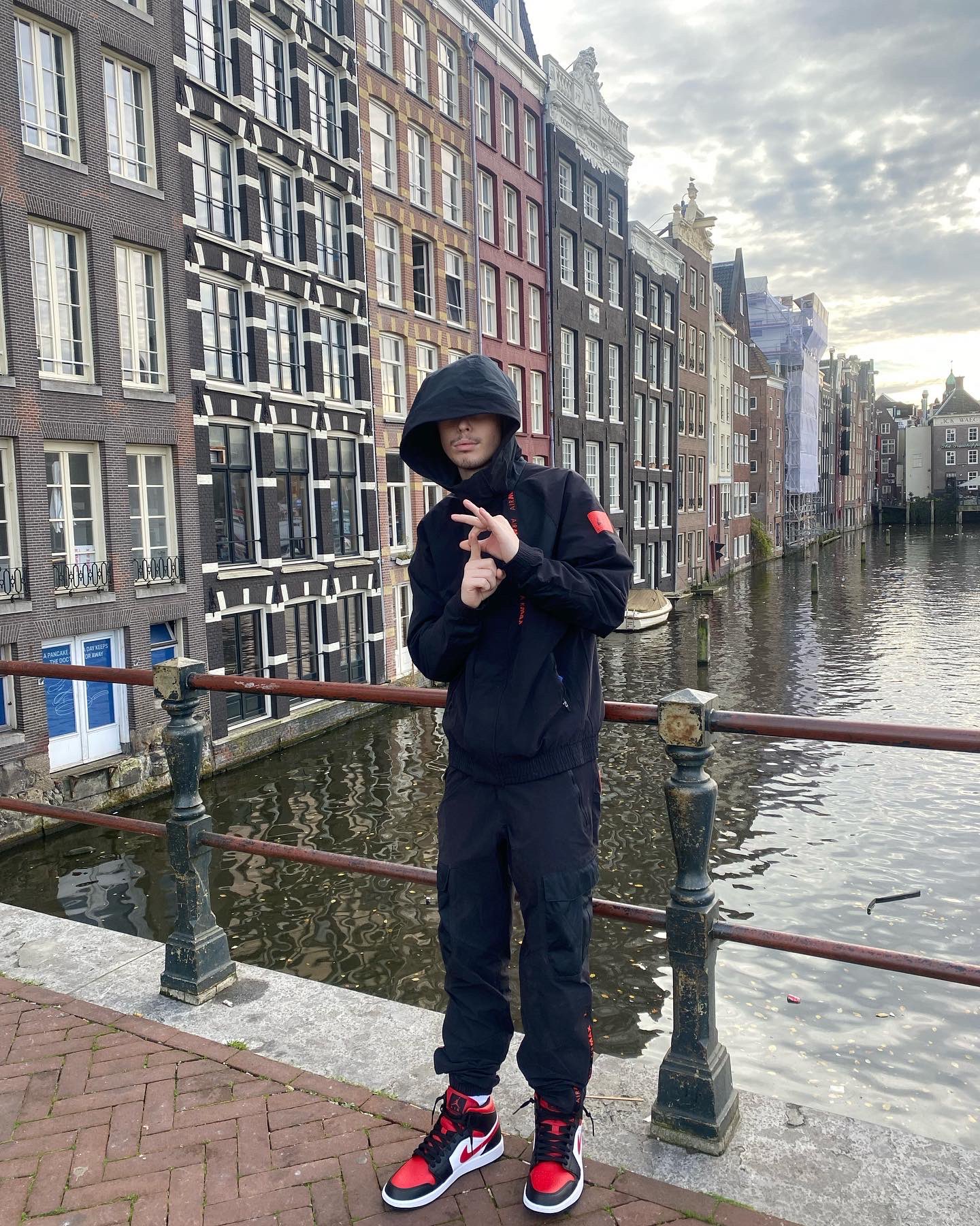 Balenciaga triple s store black red outfit