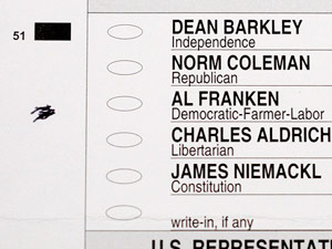 cdjohnson48's tweet photo. Who did the voter really pick? Paper ballots bring an added sense of security but also the risk for human error. In Mississippi, it's up to as few as three appointees in each county to answer that question. For @wkrg @Report4America : https://t.co/eMgkDUAI0J https://t.co/hlRROH4R7N