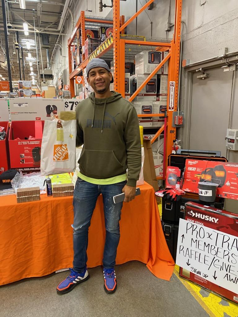 simonebushell8's tweet image. Pro Appreciation Event in Store#0908 Day#3 ! The smiles continues as we are finding more Pro's #ProXtraPerks .
@0963SM_Charlie @fearon_frank @Tino_Longobardi @ValineAlejandra @fernandoa1263 @PintoLpinto83 @JohannaThd @KaitlynKrulan @seemashinde10