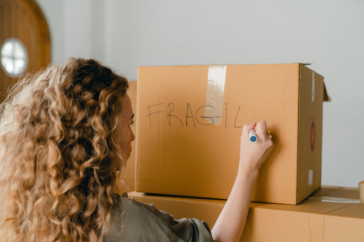Heavy duty boxes and caution labels come in handy when shipping fragile items. Discover the importance of packing fragile items carefully to prevent damage 📦📦📦 #shipping #packaging #thewbdelivery #blog #wbmason thewbdelivery.com/shipping-fragi…