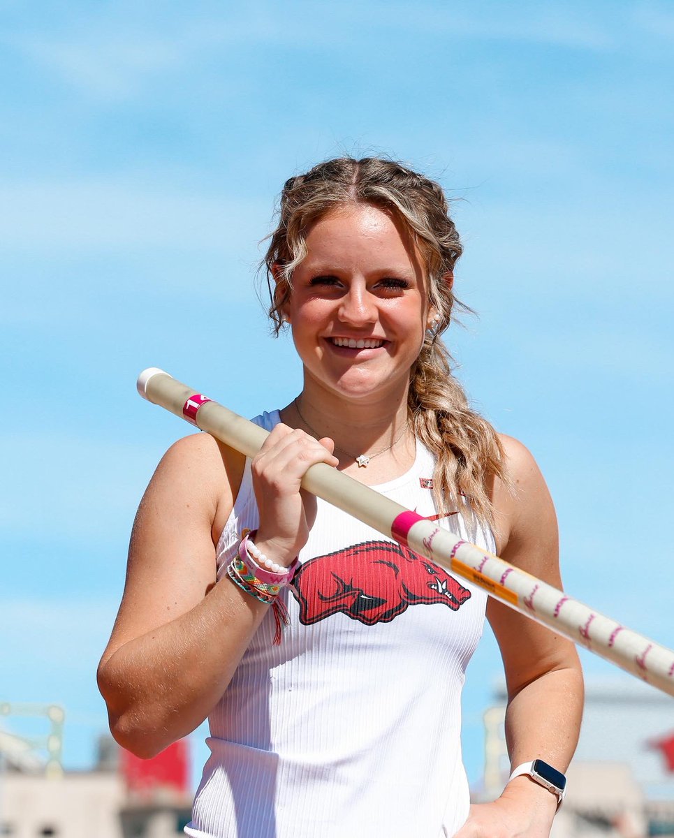 It’s official! After lots of prayer and consideration I have decided to continue my academic and Polevault career at the University of Arkansas! Thankful for everyone who has supported me through this journey! All glory to God!!! WOO PIG🐗❤️#committed #wps