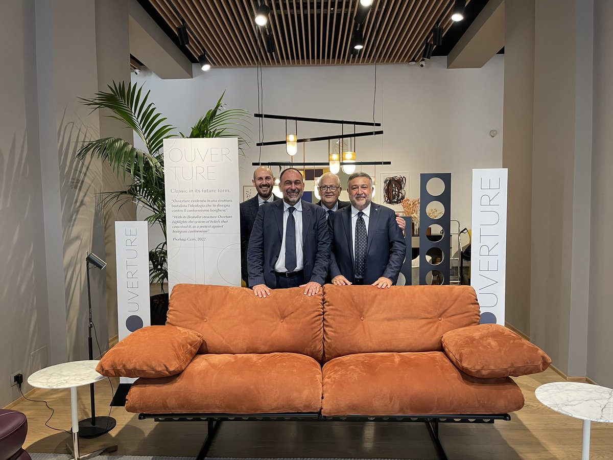 rasizza's tweet photo. Onore e piacere essere stato ospite del CEO Nicola Coropulis , presso il loro showroom di Milano , di @poltronafrau . Una meraviglia tutta Made in Italy 🇮🇹 https://t.co/ubYYZRQGDT