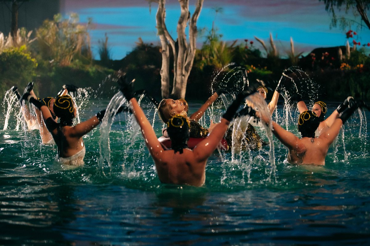 Adele's tweet image. Had the loveliest night last night with some of you. Thank you so much for coming. So glad I got to meet you all individually too it really warmed my heart getting to know you a bit. The I Drink Wine video is out now. adele.lnk.to/idw