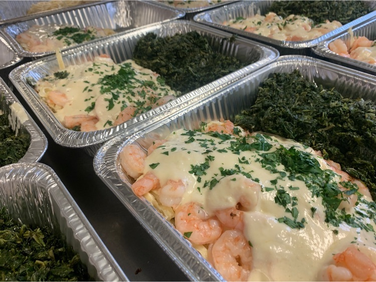 CCTC_CCPS's tweet photo. Calling all food lovers!  Check out the delicious cupcakes and Wednesday Night Dinners our Food and Beverage Management students cooked and baked up.
#CCTCGrows
#CTE https://t.co/AHdbd7cHLJ