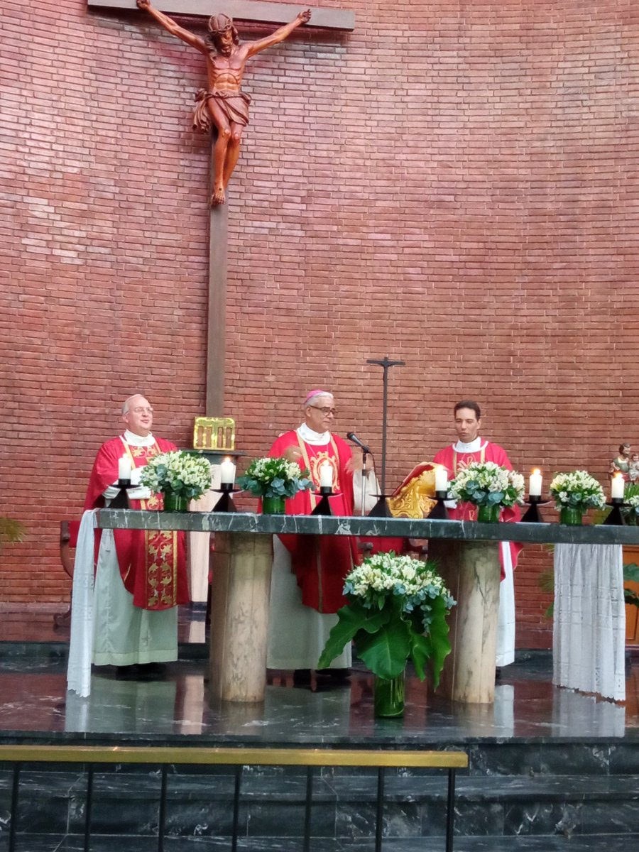 Monteavila's tweet photo. #26Octubre Hoy en la Monteávila en la Iglesia Santa María Eufrasia Campus Oeste se realizó la Santa Misa del Espíritu Santo por el inicio del año #academico 2022-2023 https://t.co/J4WQnY5jnT