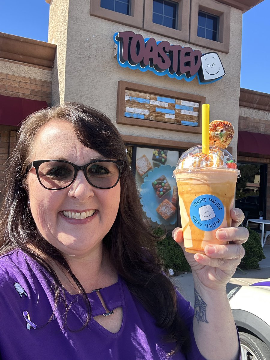 BrigetteDP's tweet photo. Celebrating #NationalPumpkinDay with a pumpkin shake from Toasted Mallow! https://t.co/LRlEzKA5Mm