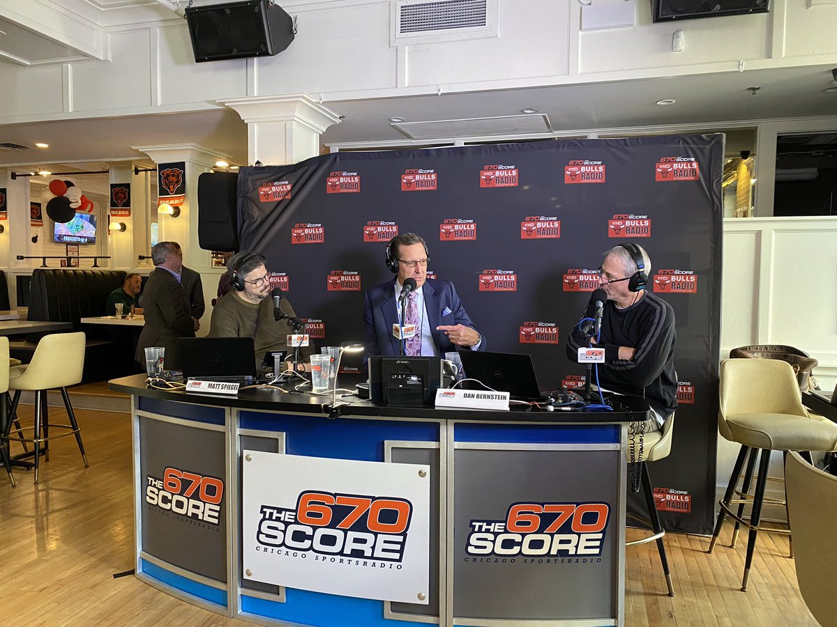 Still plenty if time to catch us out here at <a href="/RanallisWL/">Ranalli's West Loop</a>. We’ve got Bulls tickets, Bulls swag, Score shirts and KILLER beer &amp; drink deals.

Will Perdue is here. Come see how big his feet are!

📺: twitch.tv/chicago670thes…
📻: 670thescore.com/listen