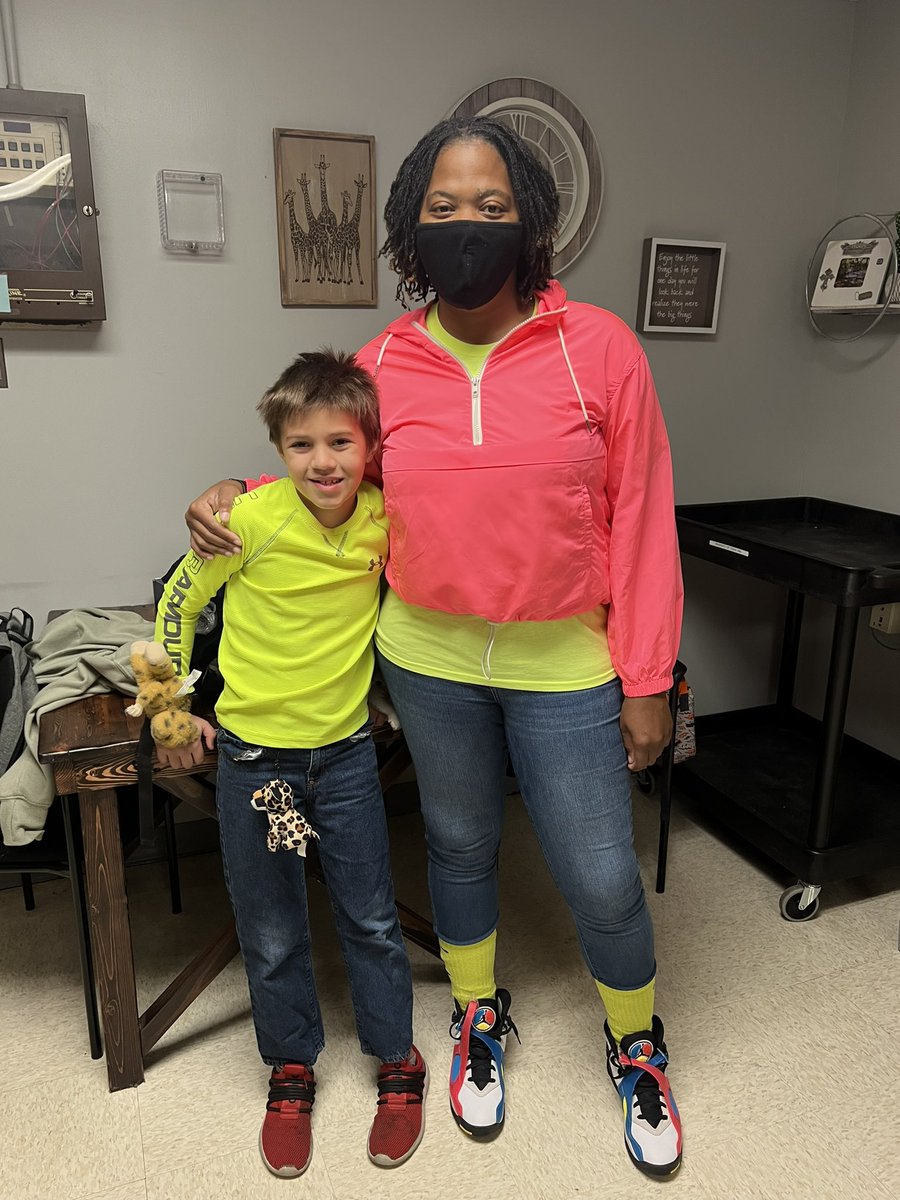 Red ribbon week.. Neon Day
