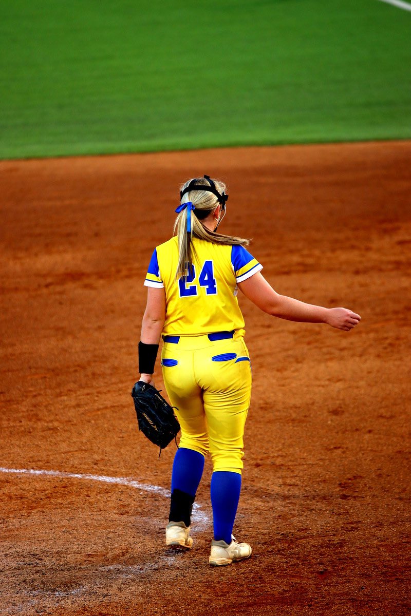 LydiaAnnWest1's tweet photo. That’s a wrap for Fall 2022  💙🥎💙 see ya in the spring! https://t.co/nHXhS0GeWe