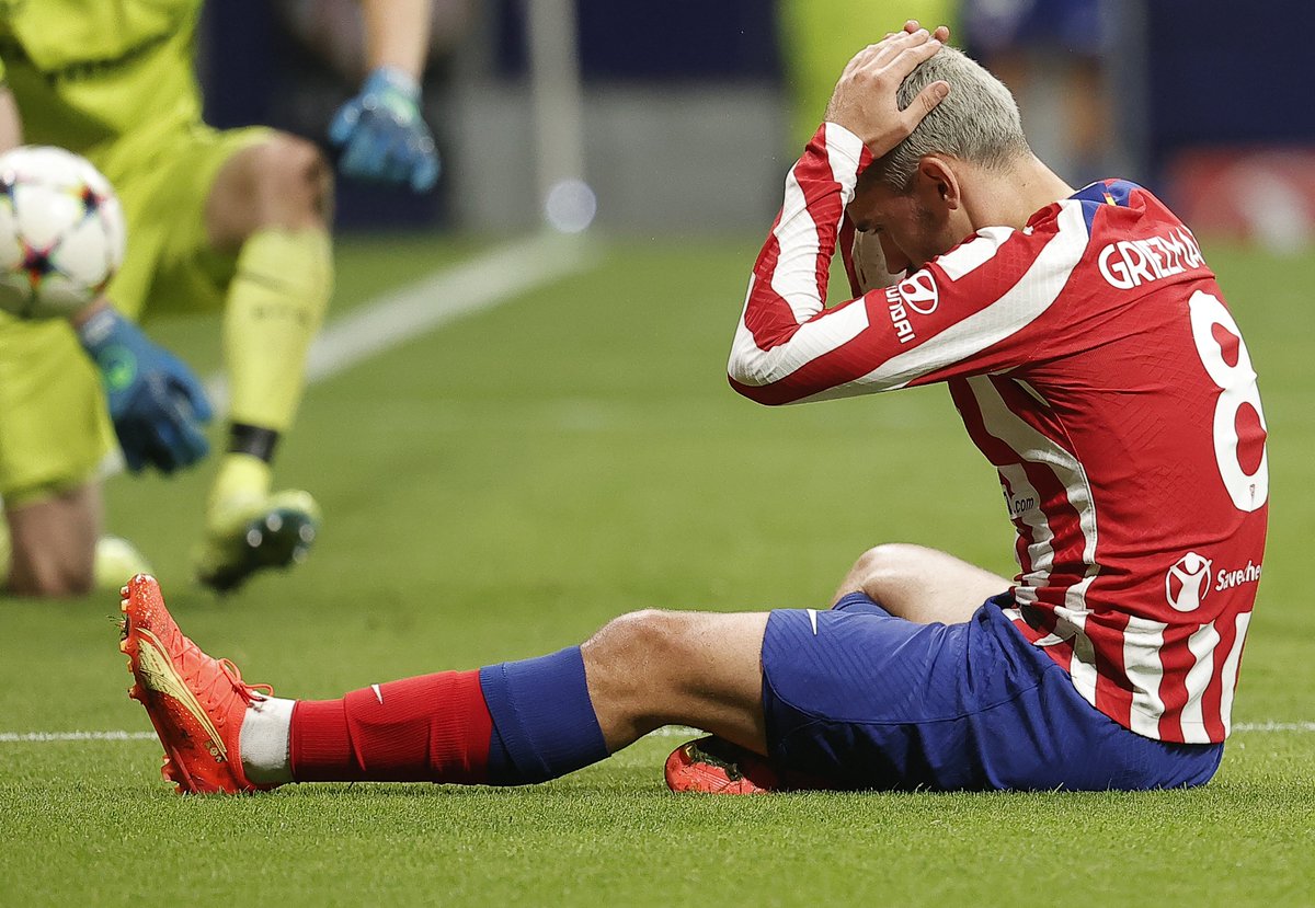 Atletico Madrid out the #UCL after an insane ending in Madrid. VAR hands Atleti a penalty AFTER full-time. But Yannick Carrasco's spot kick is saved and Saul's headed-rebound hits the bar! Reinildo Mandava then follows up, and must think he's scored, but his shot hits Carrasco!