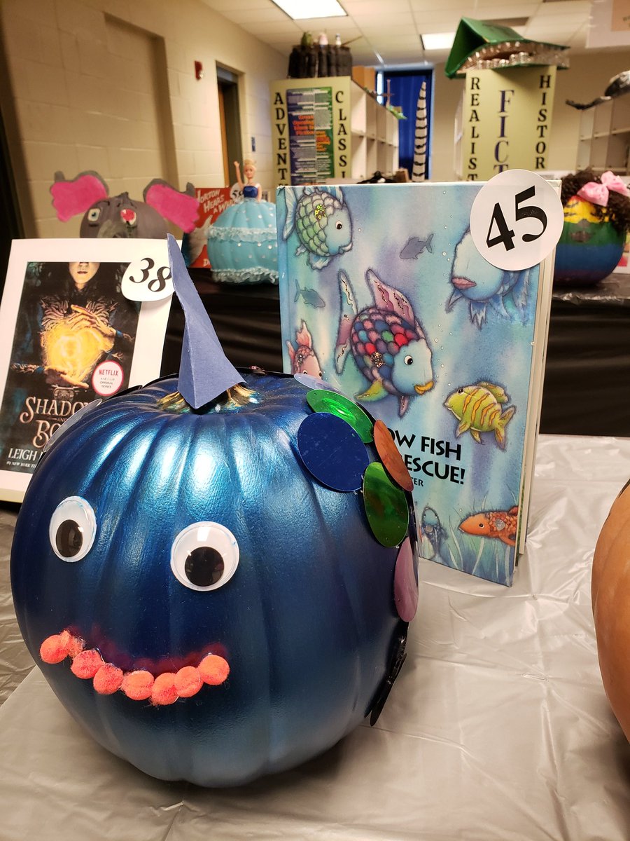 ibscience17's tweet photo. @jcibmiddle 6-8 Ss decorated pumpkins to match a favorite book or story. We had 54 entries this year! #IB_risktakers #IB_openminded #IB_balanced Love the creativity &amp; reading connections! @lightseer @JEFCOED @LeslieCRichard2 https://t.co/yuacciNKrS