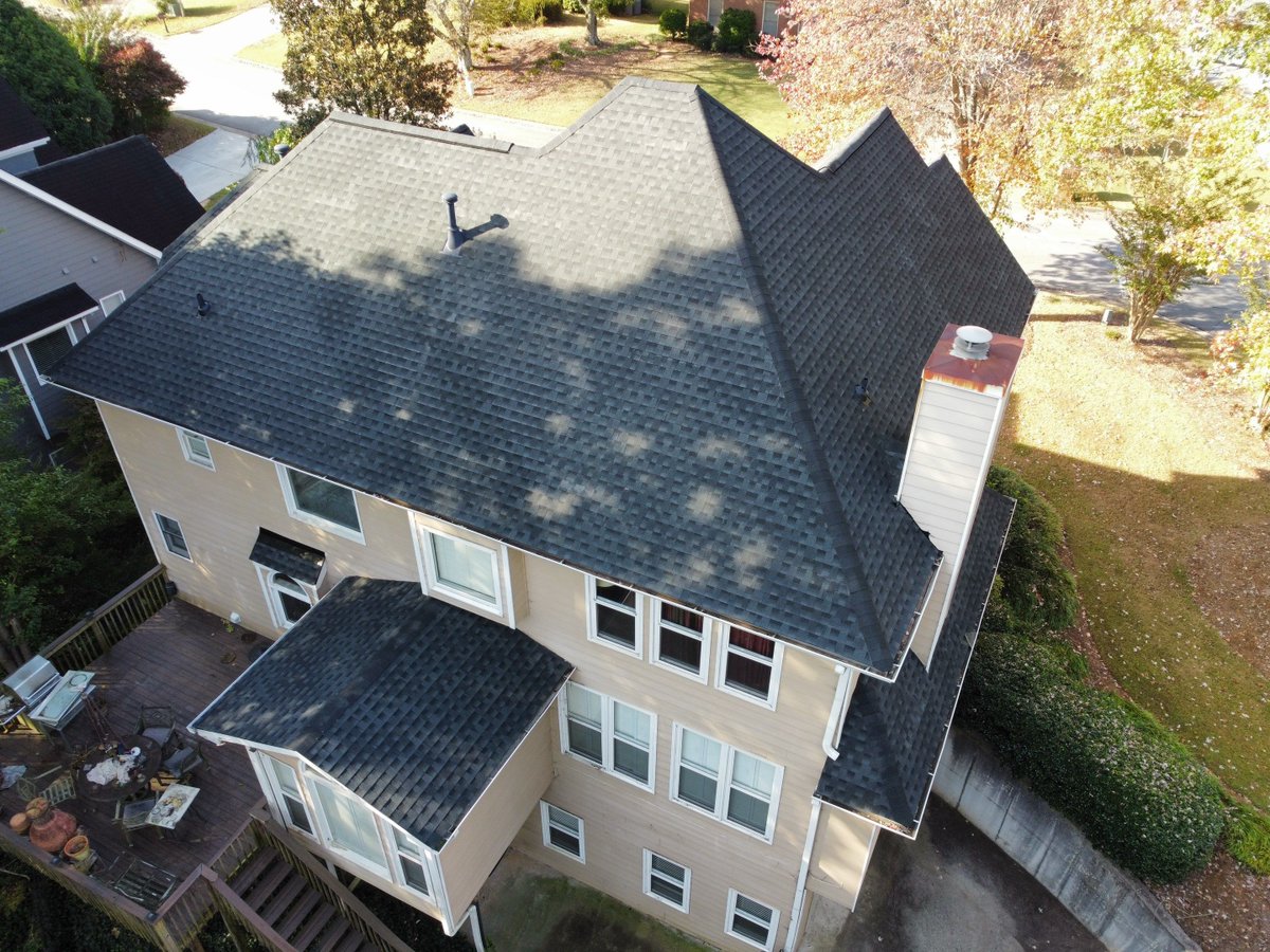 ProShieldGA's tweet image. Cheryl out in Duluth rocking her beautiful new install!! Bid Adam D helped her through her entire replacement and we are thankful she let our team work on her home. 

Call the Pros at SkyShield anytime!
📞 678-722-8904
📧 Info@skyshieldroofing.net