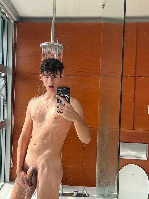 Let me shower you ?
.
.
https://t.co/Br39SCRf2E (-25%)
.
.
#love #gay #shower #twitter #model https://t