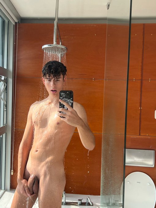 Let me shower you 😫
.
.
https://t.co/Br39SCRf2E (-25%)
.
.
#love #gay #shower #twitter #model https://t