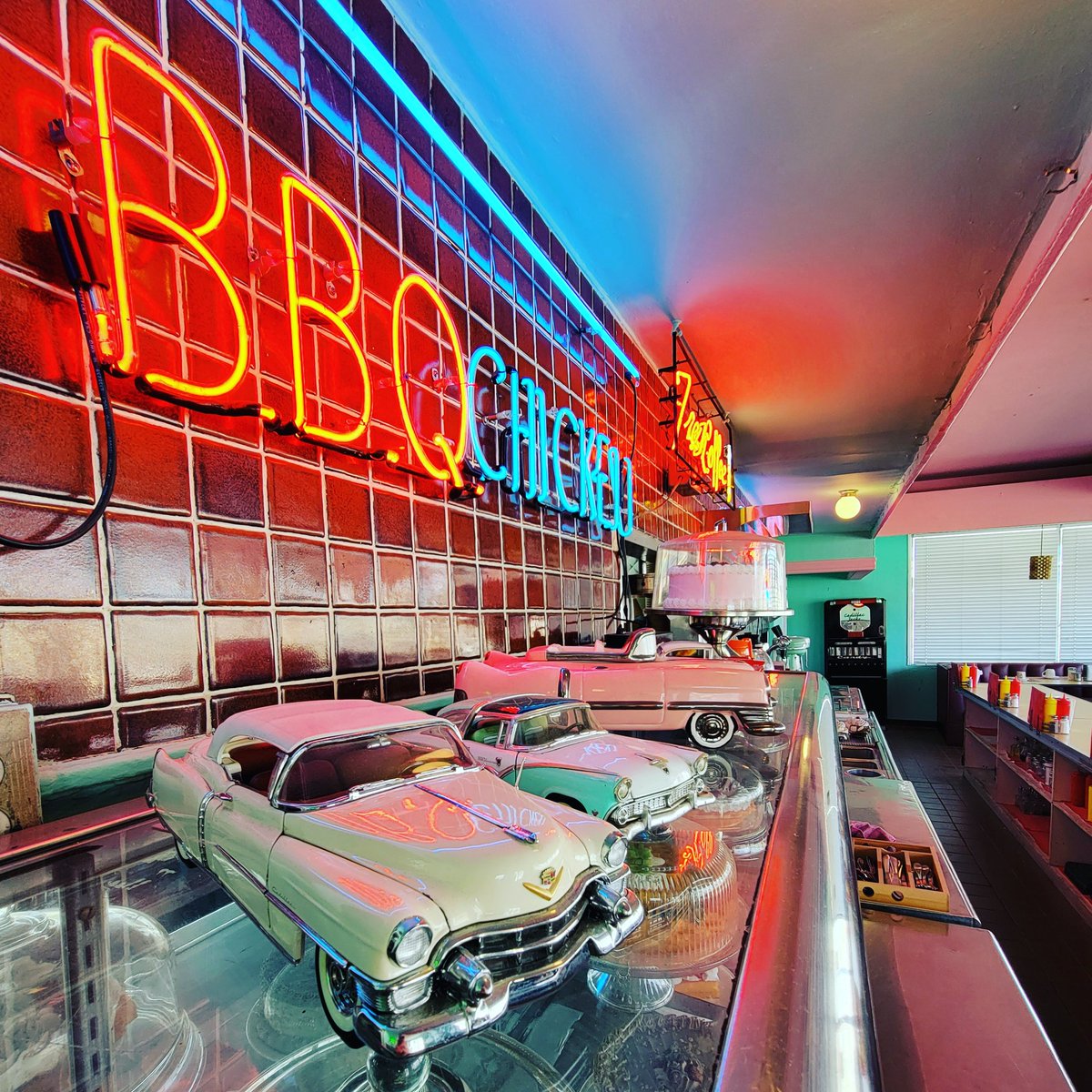 Pink_Motel_'s tweet photo. Inside Cadillac Jacks Diner!On location at the Pink Motel. https://t.co/pt0Z28kU73
