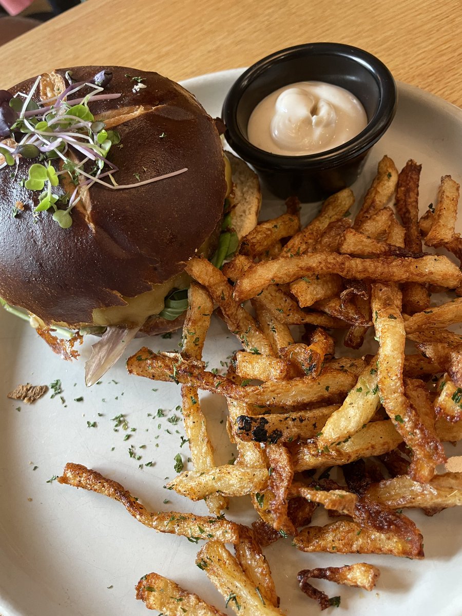 I had the vegan burger game all wrong, this jawn was crazy. I now believe.

<a href="/auntsetuncles/">aunts et uncles</a>