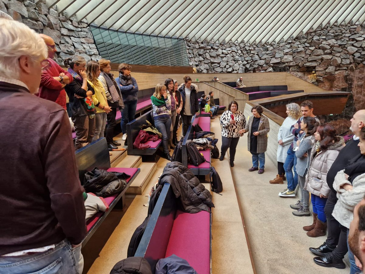 Visita colegio Saunalahden koulu- Espoo-  <a href="/ecatolicmadrid/">Escuelas Católicas Madrid</a> para conocer su arquitectura y el plan  educativo colegio abierto a la Comunidad <a href="/ConvivenciaEcm/">ConvivenciaECM</a>. Hemos terminado con una celebración de agradecimiento en la iglesia de la roca de Helsinki.